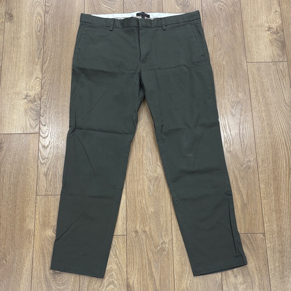 Banana Republic Men's Olive Chinos